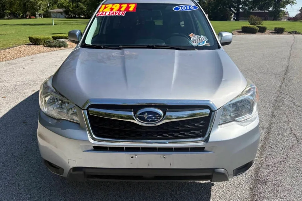 2016 Subaru Forester 2.5i Premium photo 1
