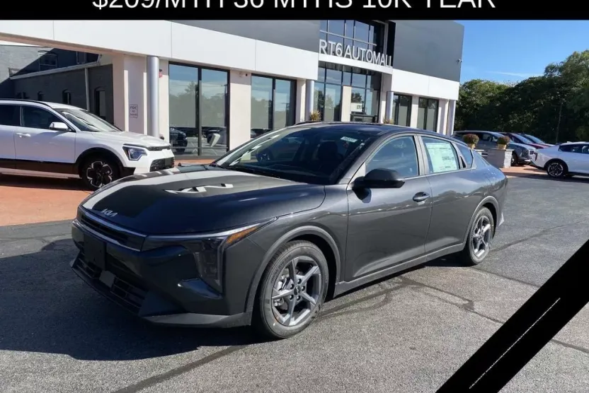2025 Kia K4 LXS photo 1