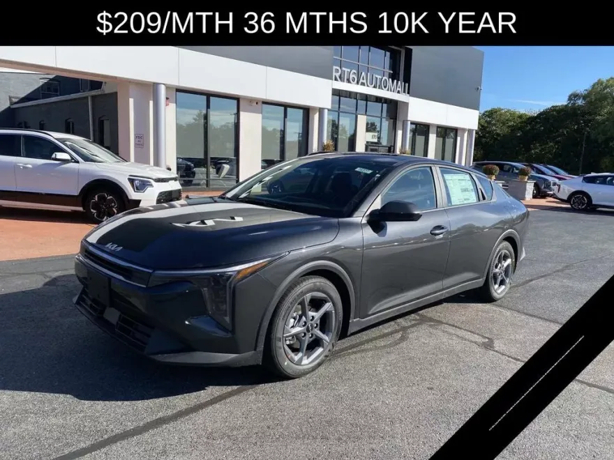 2025 Kia K4 LXS photo 1