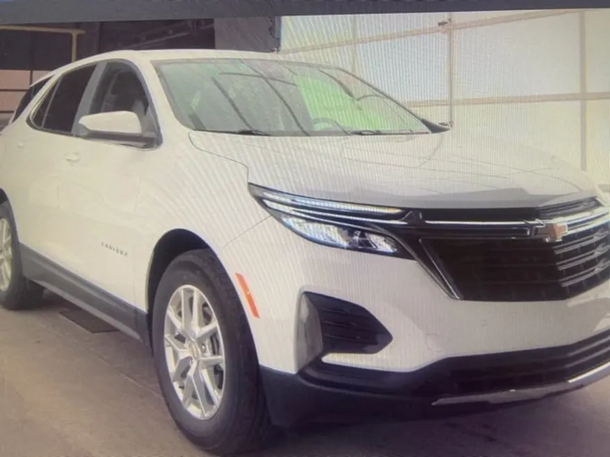 2022 Chevrolet Equinox LT photo 1