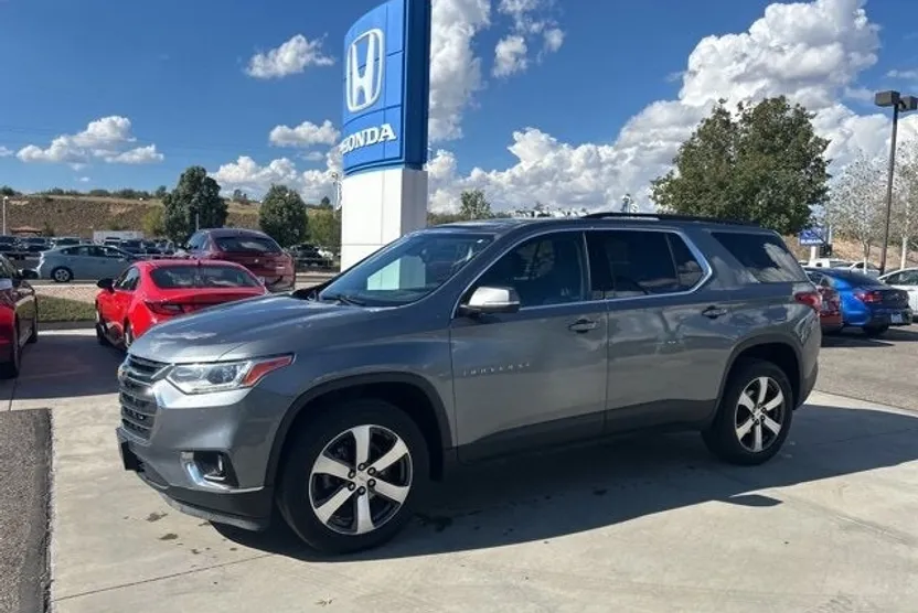 2021 Chevrolet Traverse Leather photo 1