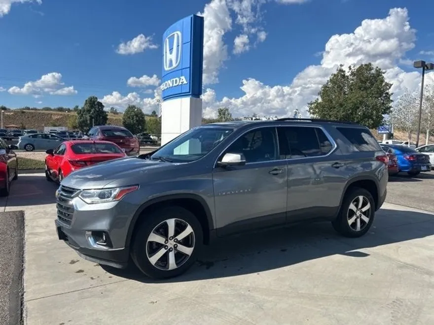 2021 Chevrolet Traverse Leather photo 1