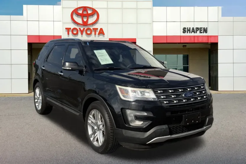2017 Ford Explorer XLT photo 1