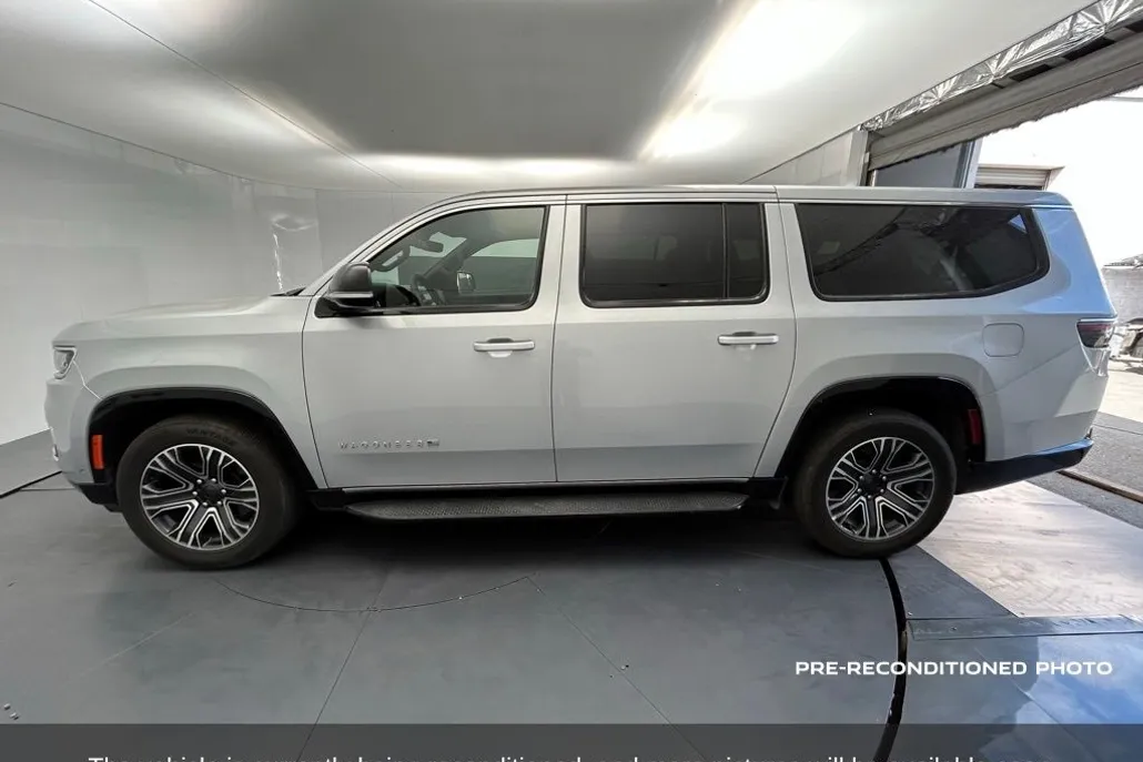 2024 Jeep Wagoneer L Series II photo 1