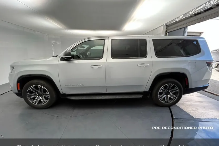 2024 Jeep Wagoneer L Series II photo 1