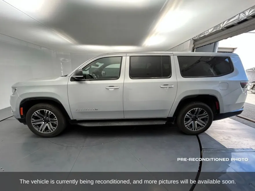2024 Jeep Wagoneer L Series II photo 1