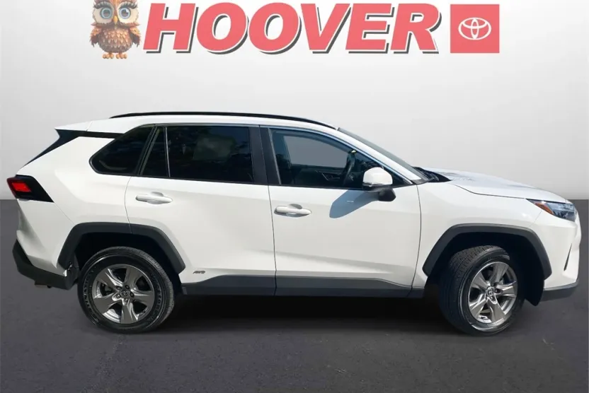 2024 Toyota RAV4 Hybrid XLE photo 1