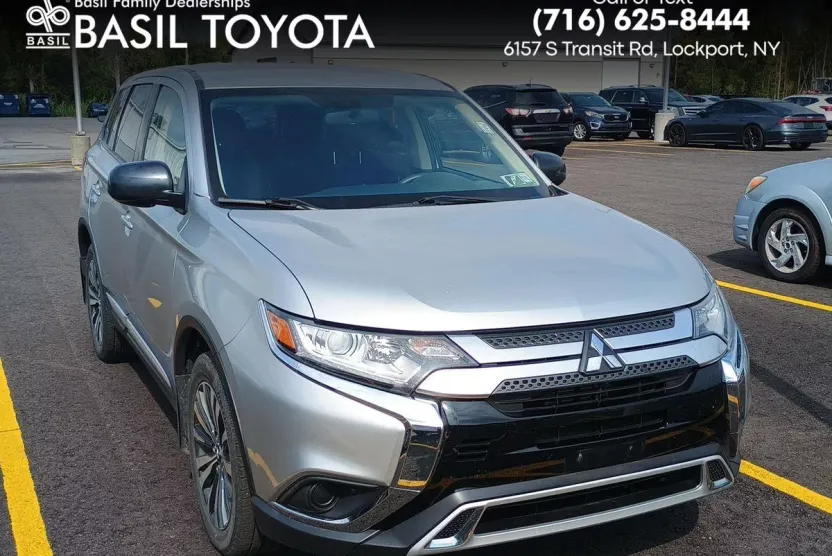2020 Mitsubishi Outlander ES photo 1