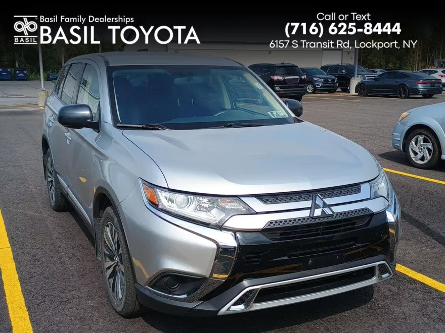 2020 Mitsubishi Outlander ES photo 1