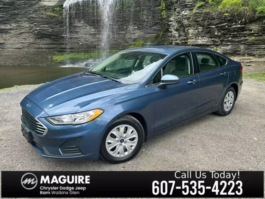 2019 Ford Fusion S photo 1