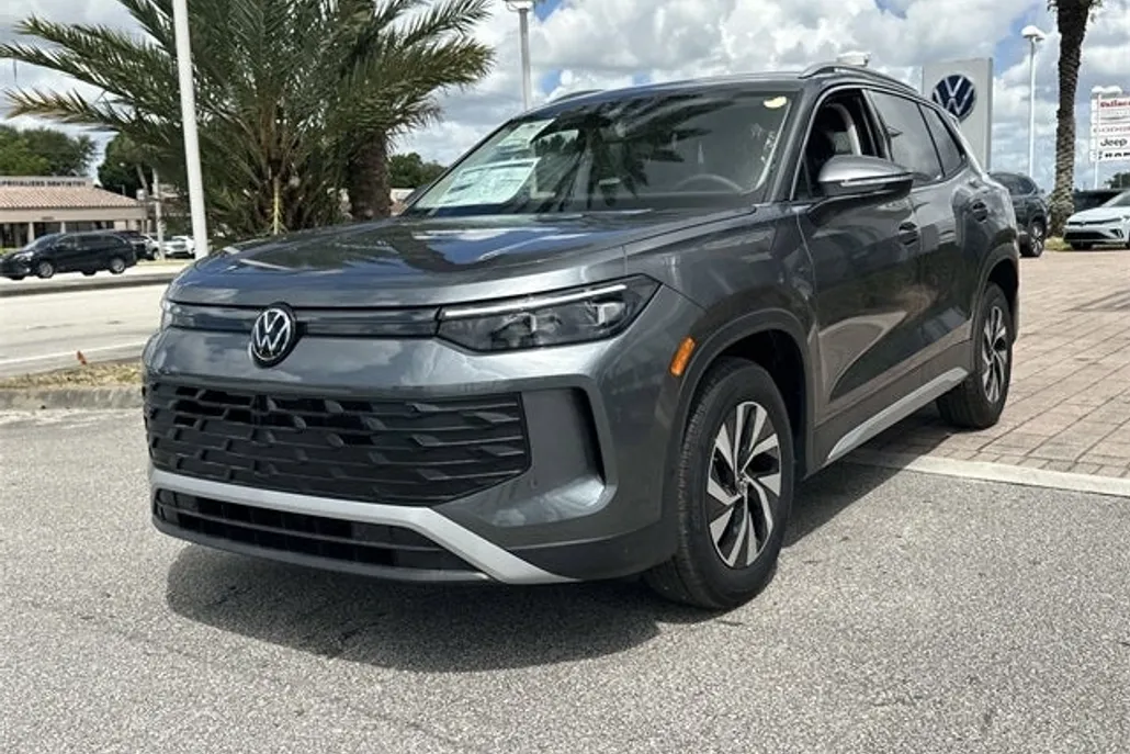 2025 Volkswagen Tiguan S photo 1