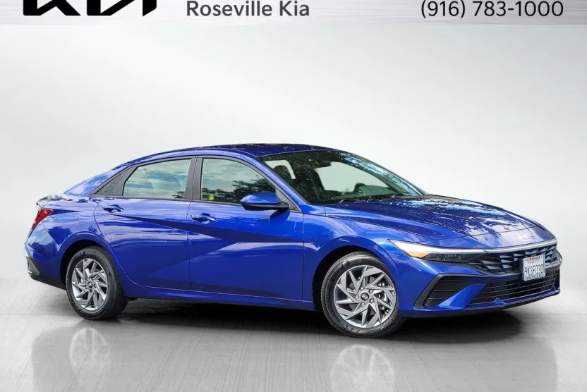 2024 Hyundai Elantra SEL photo 1