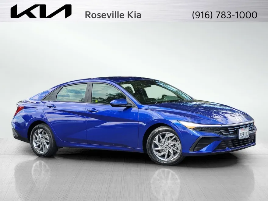 2024 Hyundai Elantra SEL photo 1