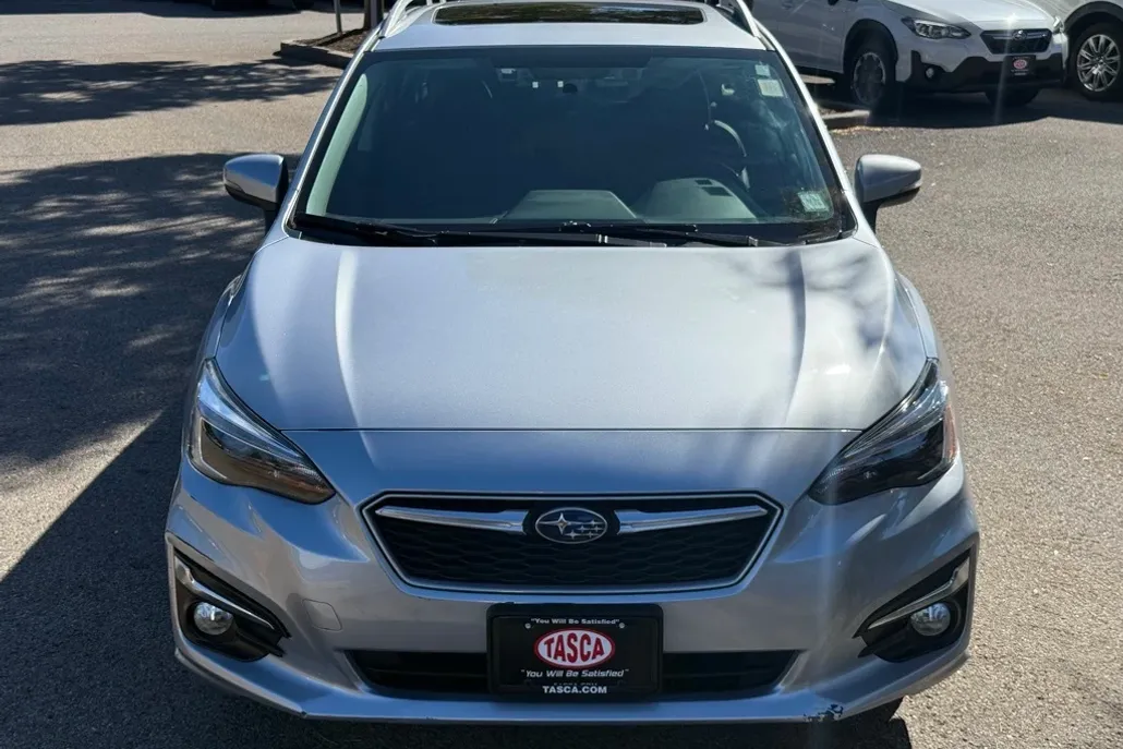 2017 Subaru Impreza 2.0i Limited photo 1