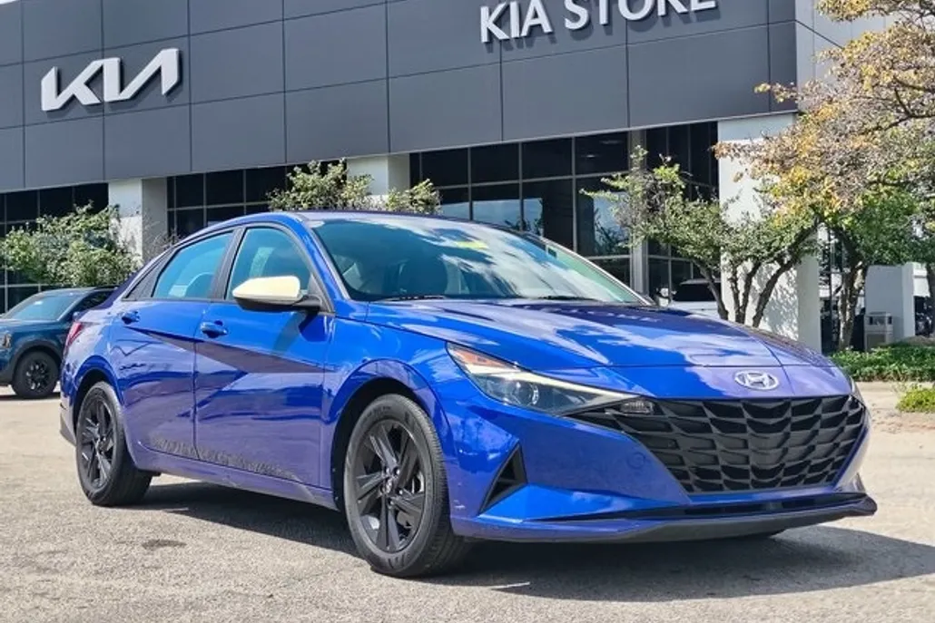 2021 Hyundai Elantra SEL photo 1
