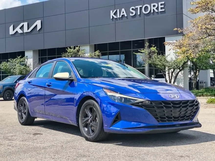 2021 Hyundai Elantra SEL photo 1
