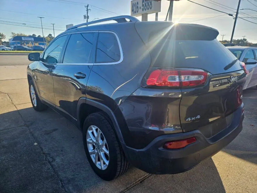 2016 Jeep Cherokee Latitude photo 1