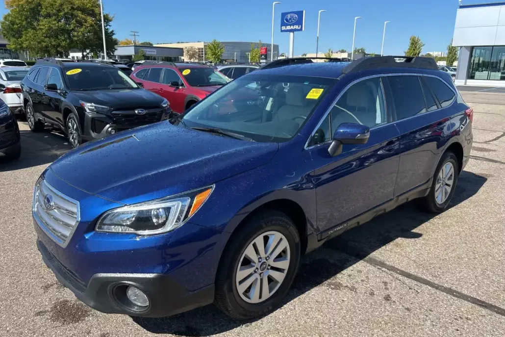 2017 Subaru Outback Premium photo 1