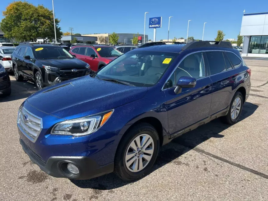 2017 Subaru Outback Premium photo 1