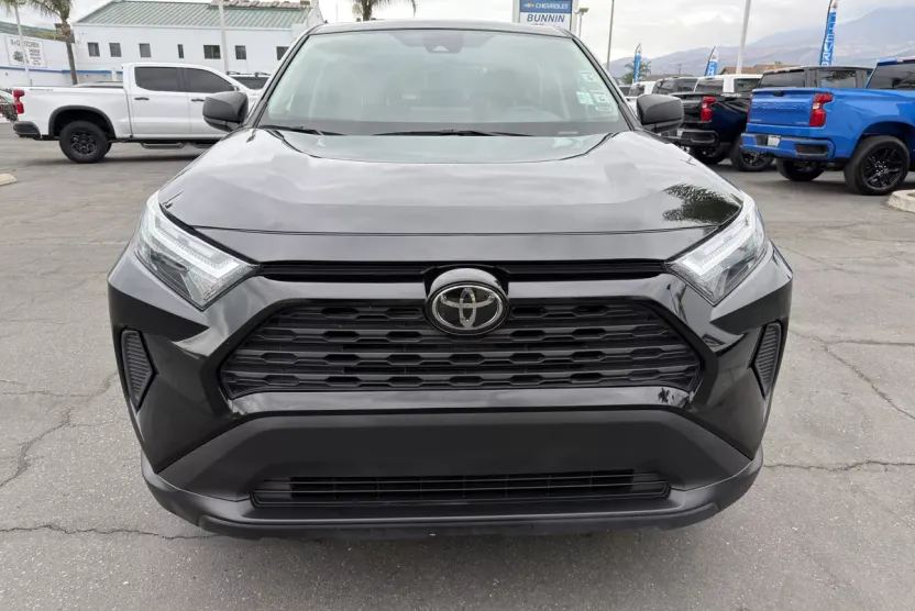 2024 Toyota RAV4 LE photo 1