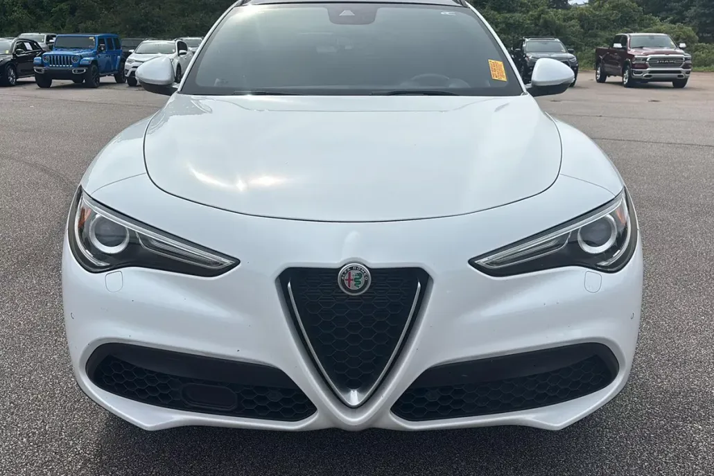 2022 Alfa Romeo Stelvio Ti photo 1