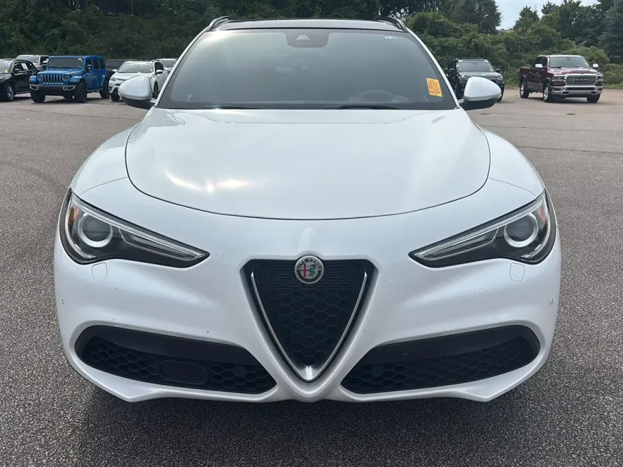 2022 Alfa Romeo Stelvio Ti photo 1