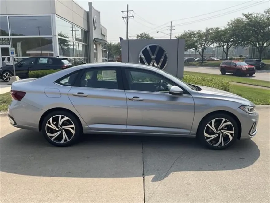 2025 Volkswagen Jetta 1.5T Highline photo 1