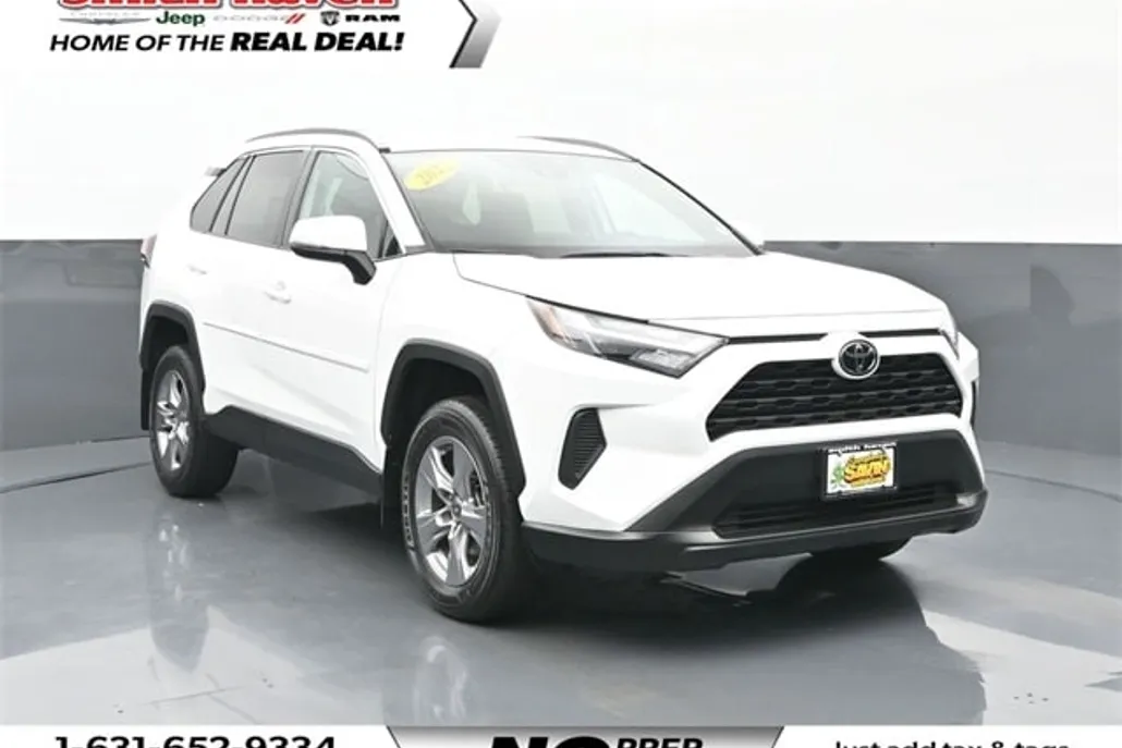 2022 Toyota RAV4 XLE photo 1
