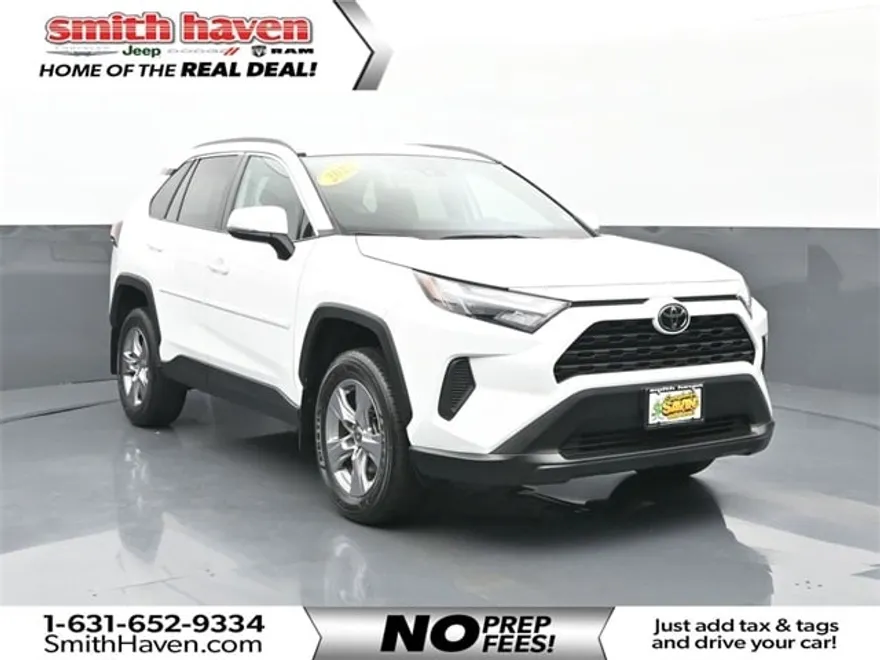 2022 Toyota RAV4 XLE photo 1