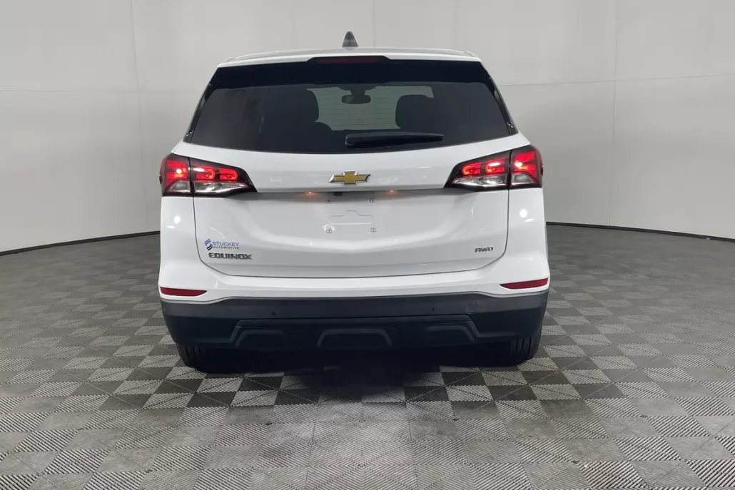 2022 Chevrolet Equinox LS photo 1