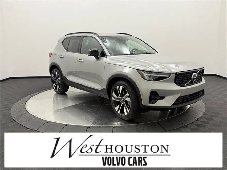 2025 Volvo XC40 AWD Plus photo 1