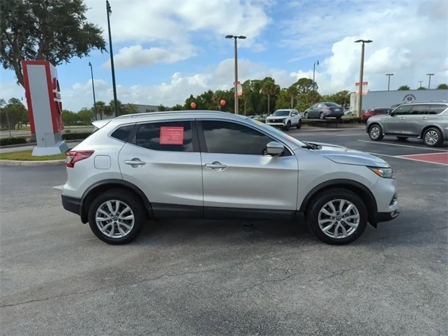 2022 Nissan Rogue Sport SV photo 1