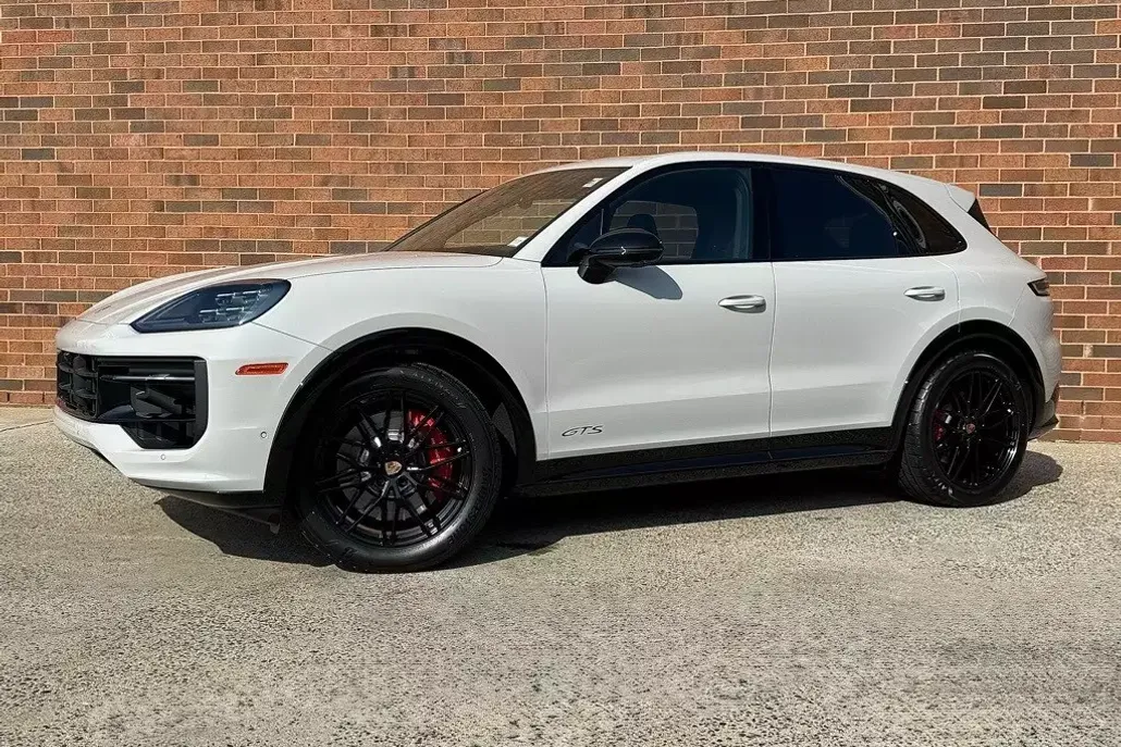 2025 Porsche Cayenne GTS photo 1