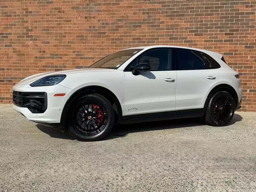 2025 Porsche Cayenne GTS photo 1