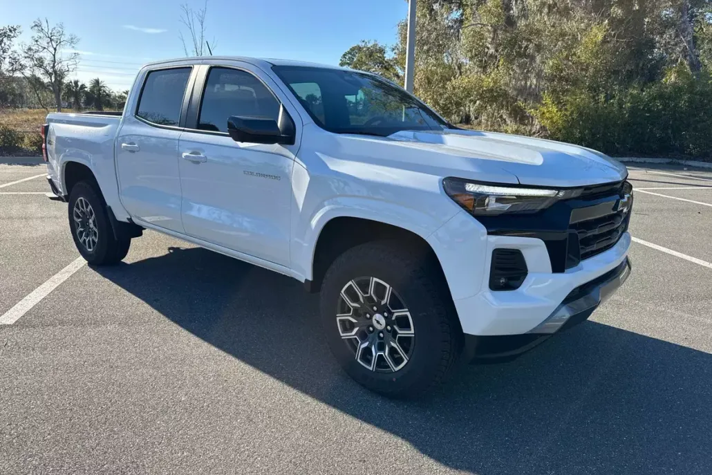 2025 Chevrolet Colorado Z71 photo 1