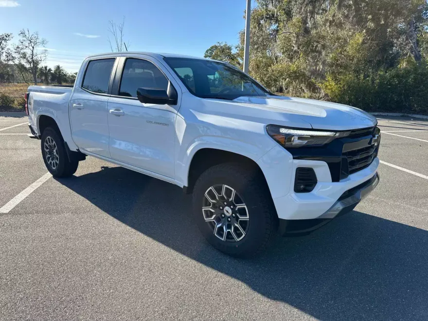 2025 Chevrolet Colorado Z71 photo 1