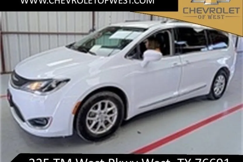 2020 Chrysler Pacifica Touring L photo 1