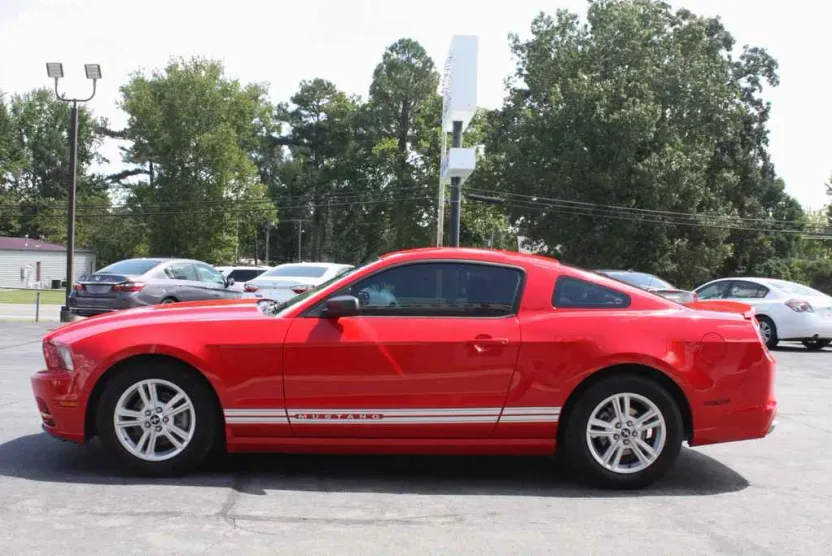 2013 Ford Mustang V6 Premium photo 1