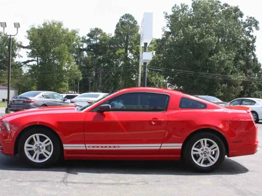 2013 Ford Mustang V6 Premium photo 1