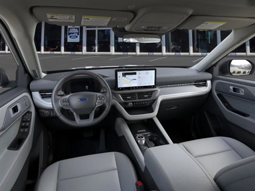 2025 Ford Explorer photo 1