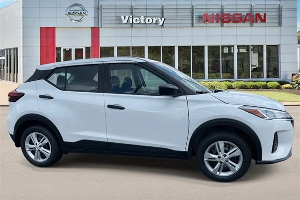 2025 Nissan Kicks Play S photo 1