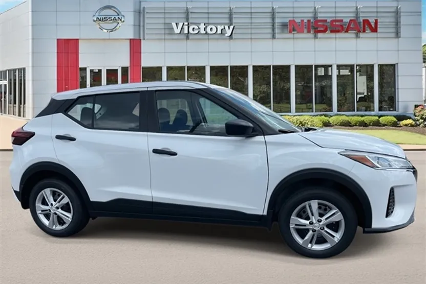 2025 Nissan Kicks Play S photo 1