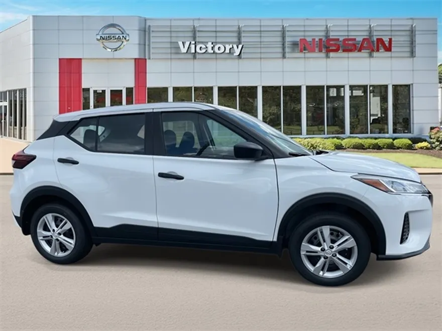 2025 Nissan Kicks Play S photo 1