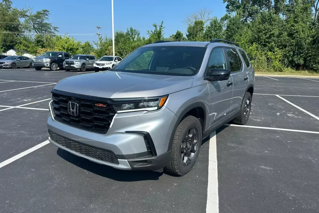 2025 Honda Pilot TrailSport photo 1