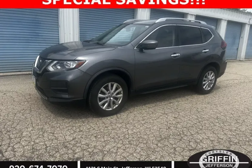 2018 Nissan Rogue SV photo 1