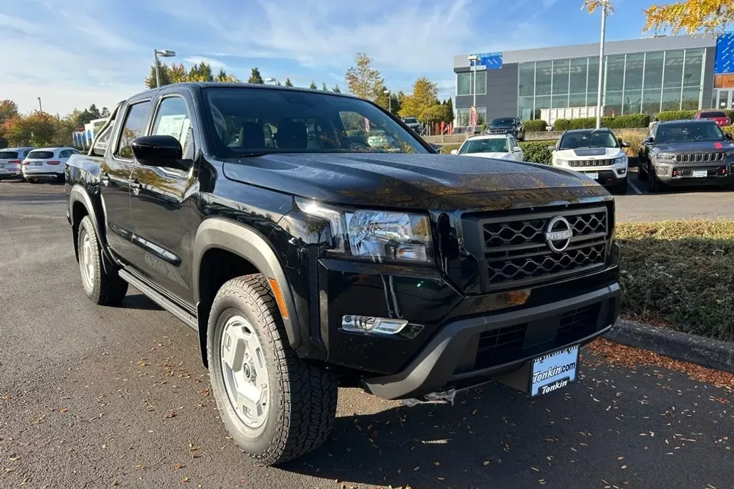 2024 Nissan Frontier SV photo 1