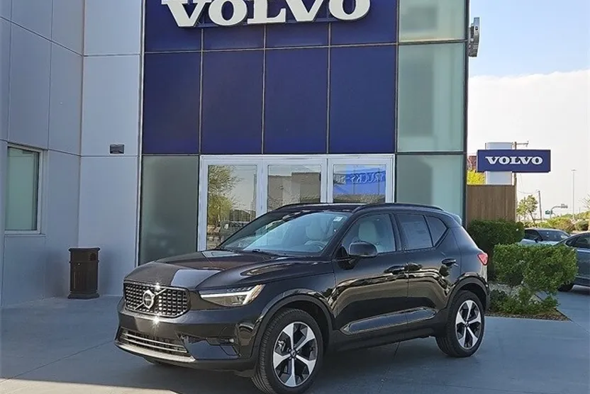 2025 Volvo XC40 Plus photo 1