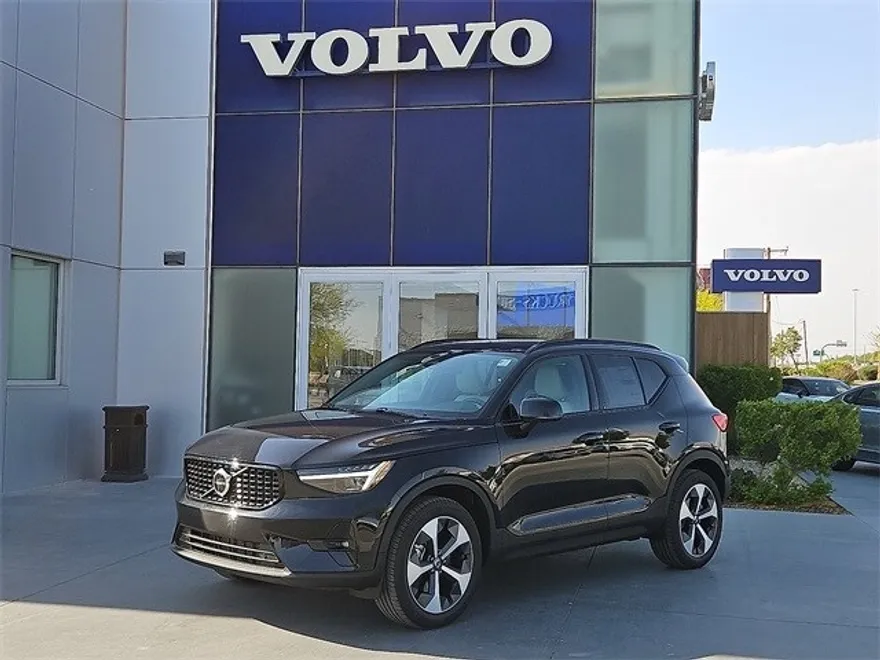 2025 Volvo XC40 Plus photo 1