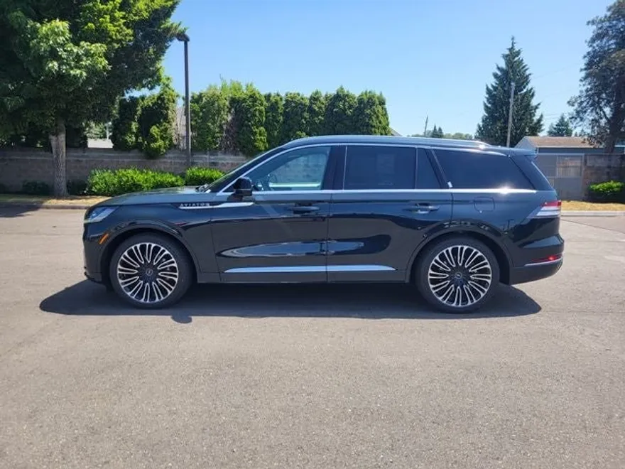 2025 Lincoln Aviator Black Label photo 1