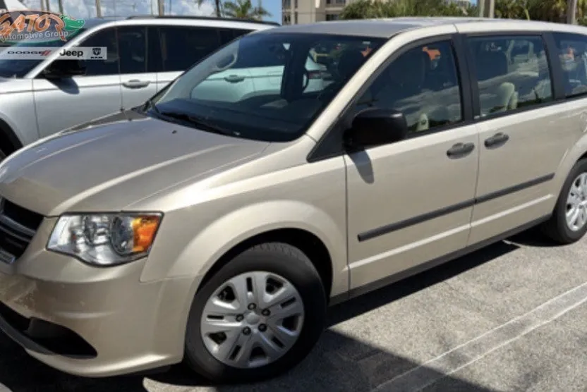 2013 Dodge Grand Caravan SE photo 1
